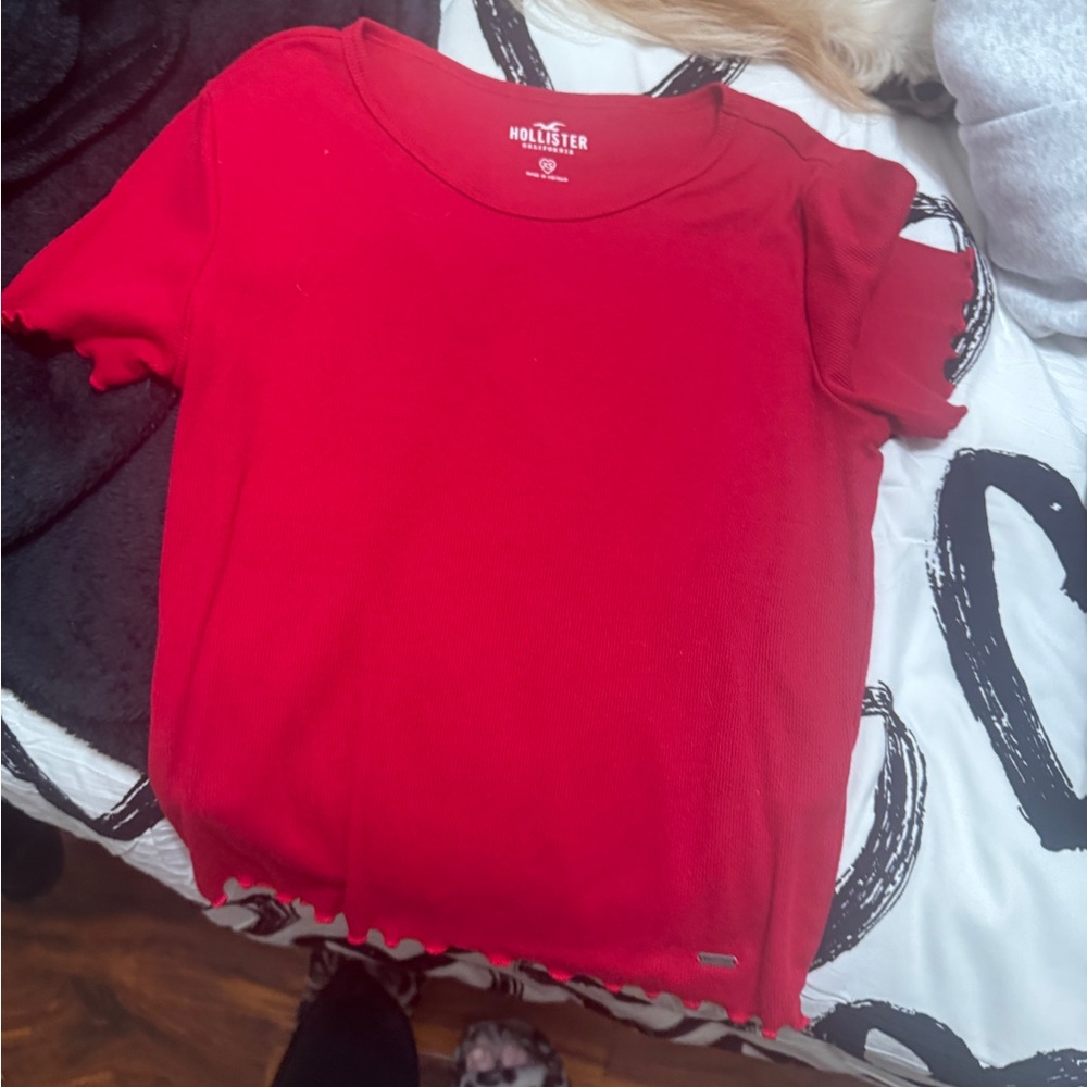 Hollister Women's Scarlet Short Sleeve Tee